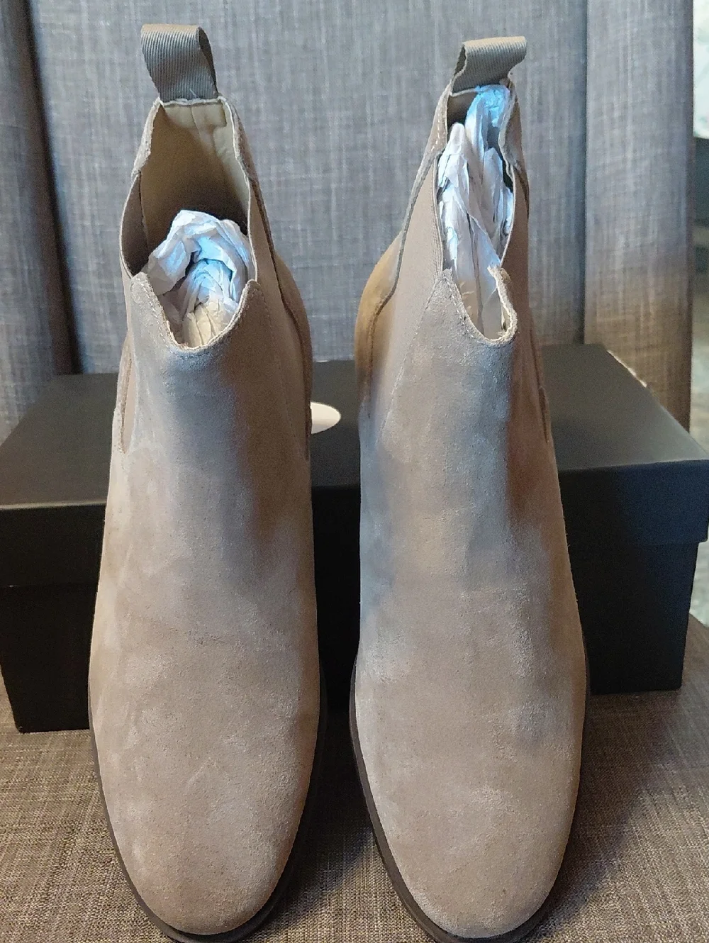 BOSS Men's Medium Beige Suede Chukka Chelsea Boots Size 9.5 US